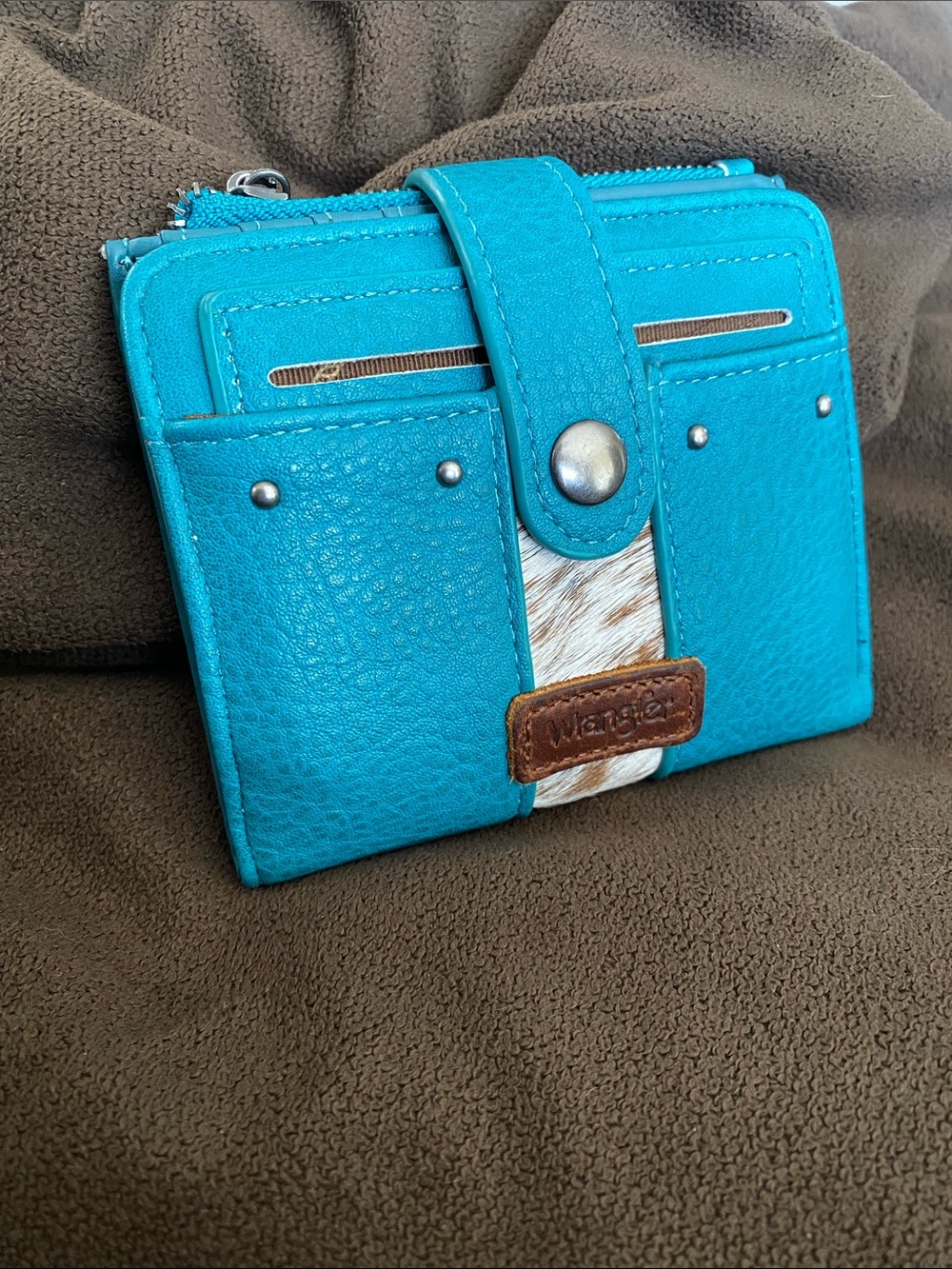 Wrangler Turquoise Cowhide Western Compact Bifold Wallet Zip Pocket